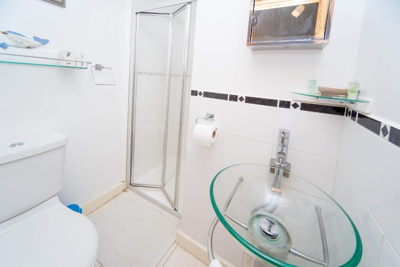Cozy Snug Room, Short Drive To Lyme Regis, Crackling Fireplace, Private Balcony & Stunning Countryside Views, Free Private Parking & Wifi Axminster Exterior foto