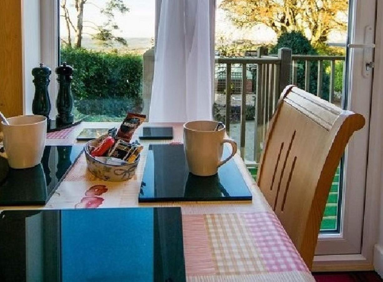 Cozy Snug Room, Short Drive To Lyme Regis, Crackling Fireplace, Private Balcony & Stunning Countryside Views, Free Private Parking & Wifi Axminster Exterior foto